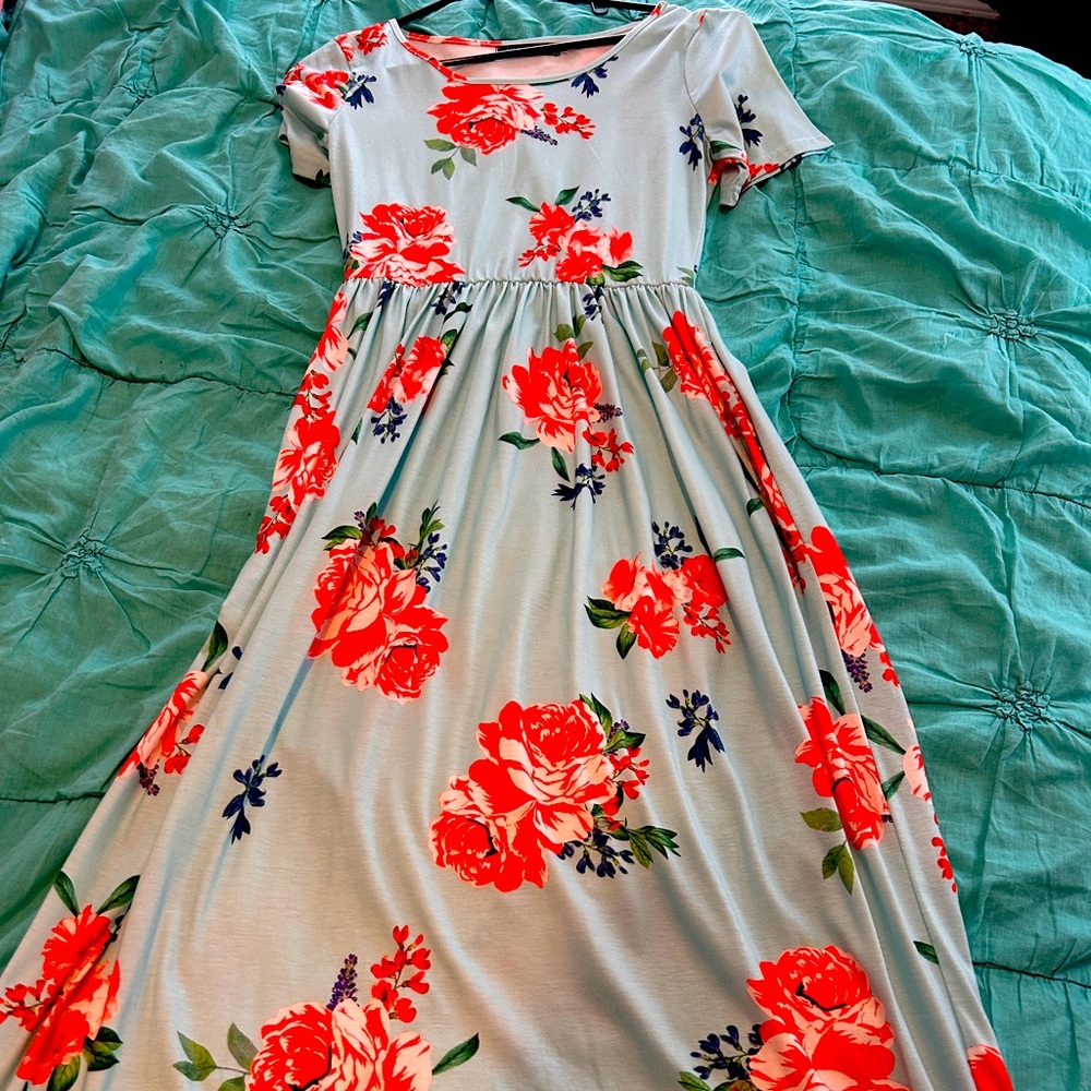 Floral maxi dress with sleeves